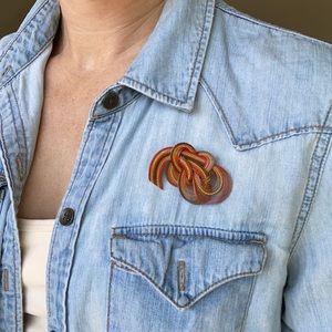 Retro brooch